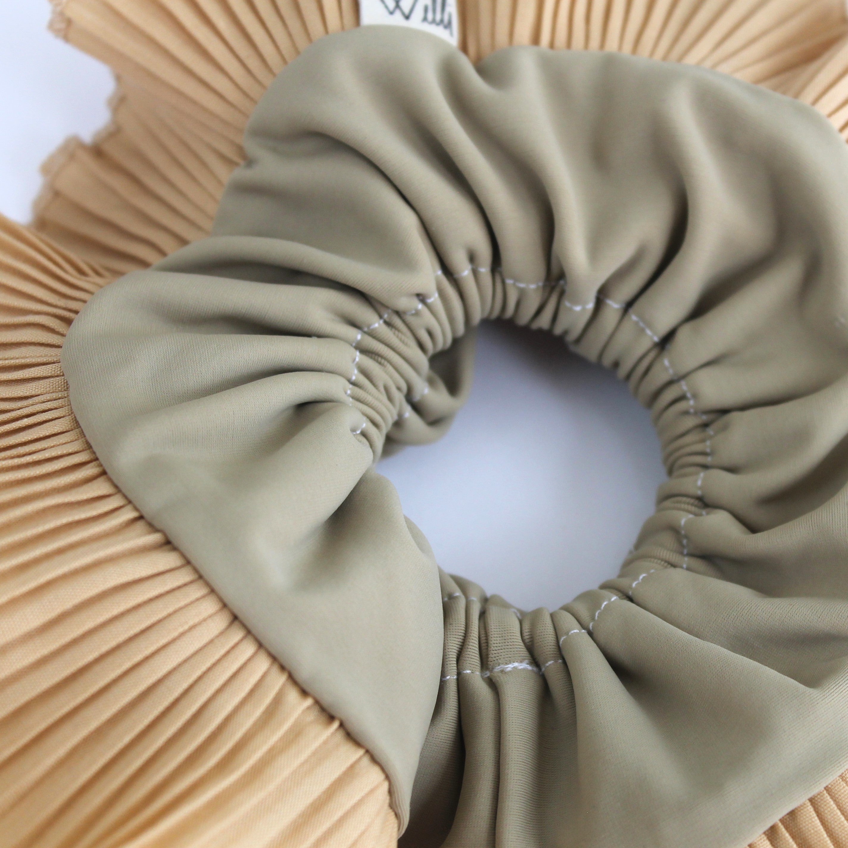 Oversized Scrunchie - Ash Latte Single